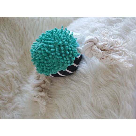 4 Dog Toy Lot Wild One Twist Toss, Rope Squeaky & 2 Melon Squeaky - Picture 5 of 7